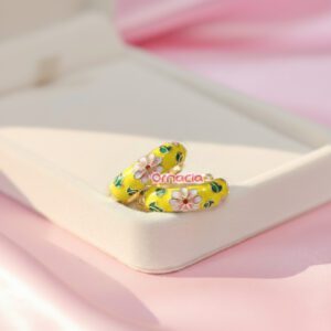 Yellow Hoop thumbnail