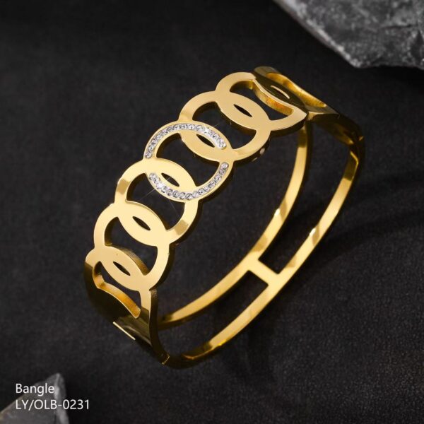 Circle Pave