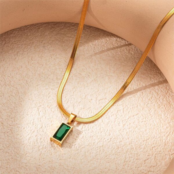 Lustre Green