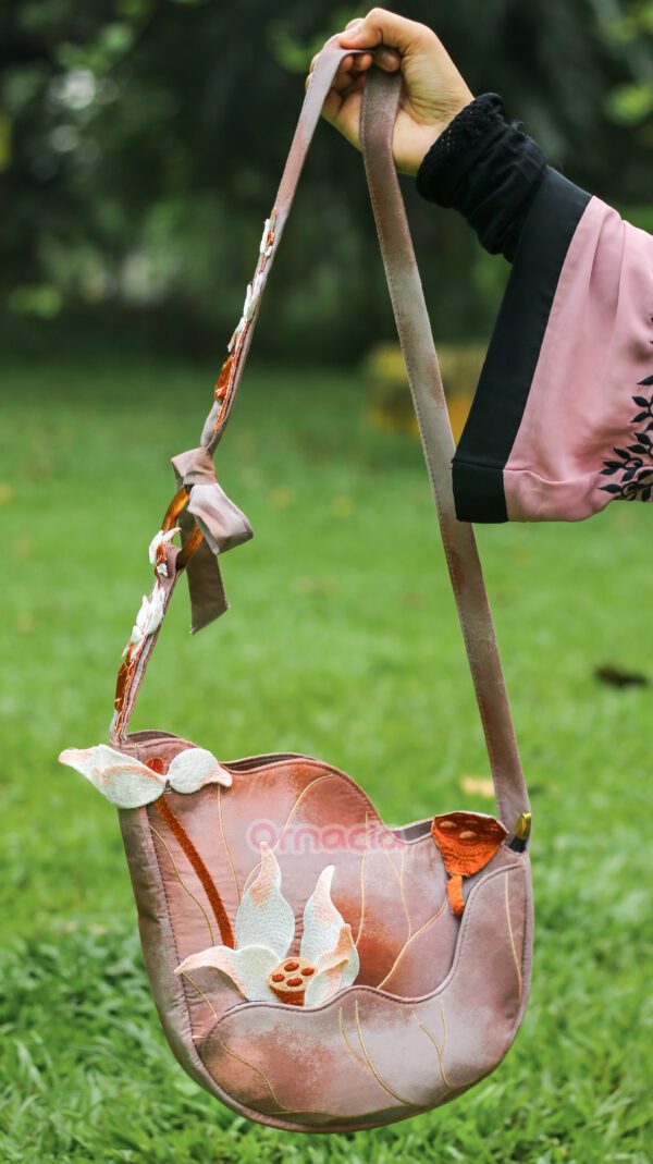 Lotus Flower Shoulder Bag (brown)